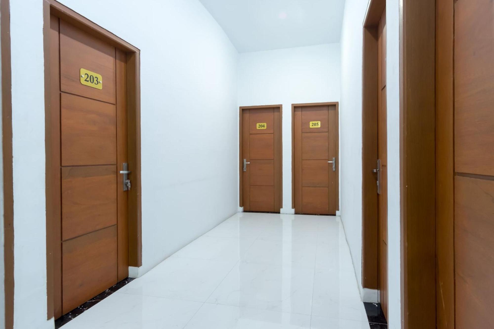 Super Oyo 839 Royal Guest House Medan Ngoại thất bức ảnh