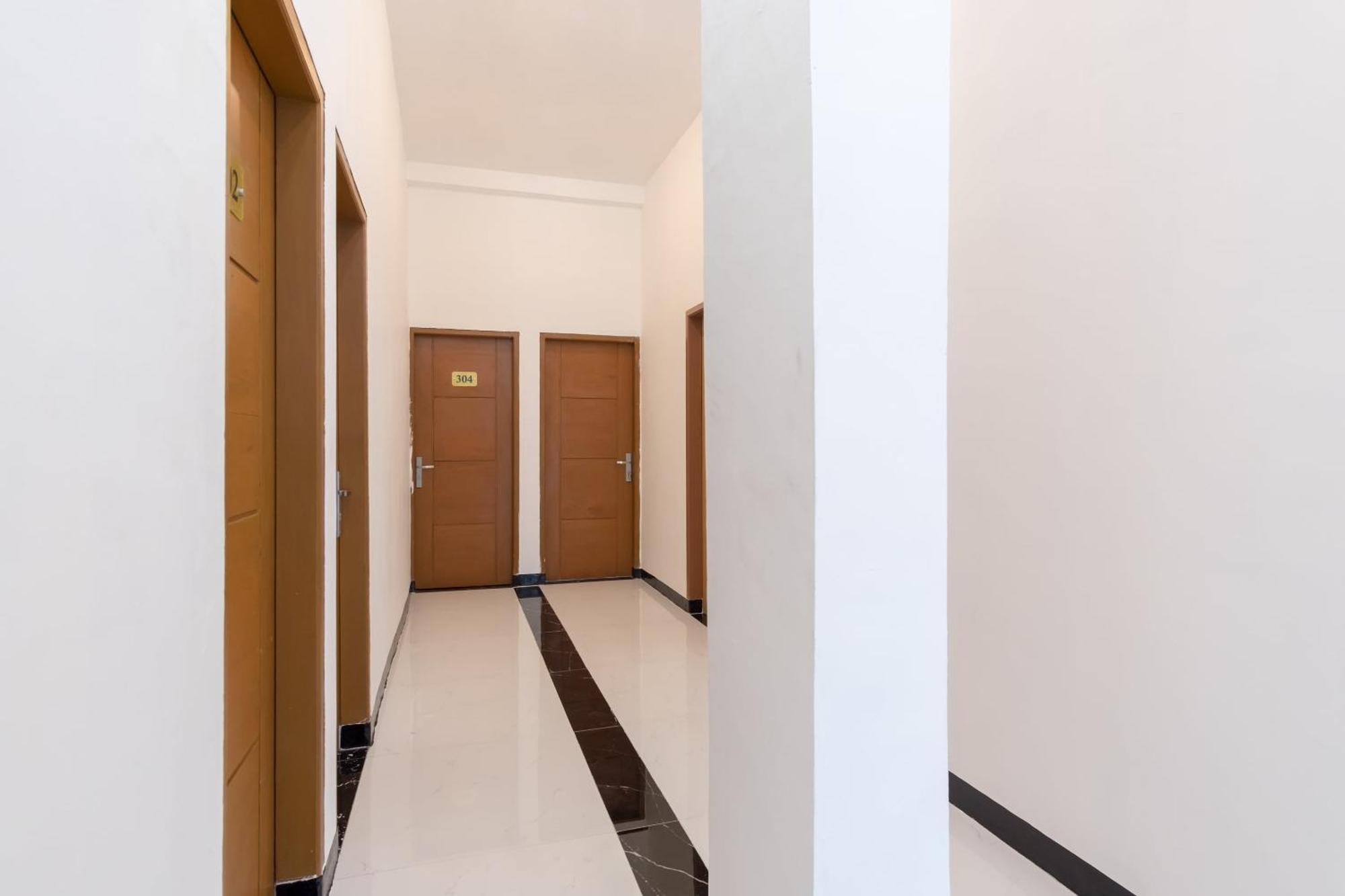 Super Oyo 839 Royal Guest House Medan Ngoại thất bức ảnh