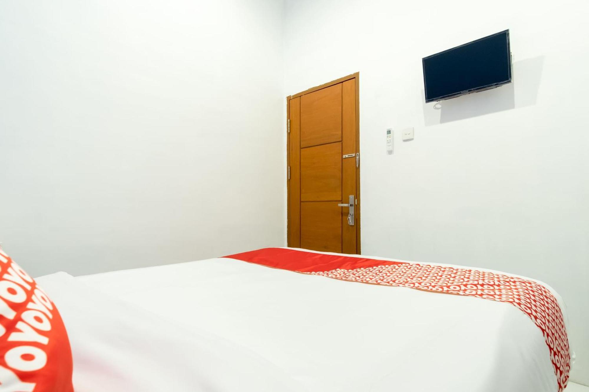 Super Oyo 839 Royal Guest House Medan Ngoại thất bức ảnh